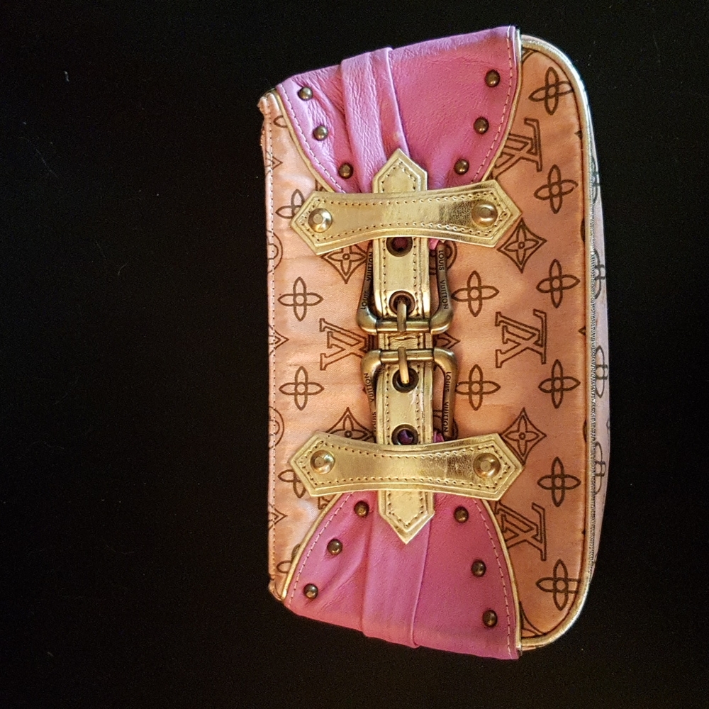 Louis Vuitton "clutch"